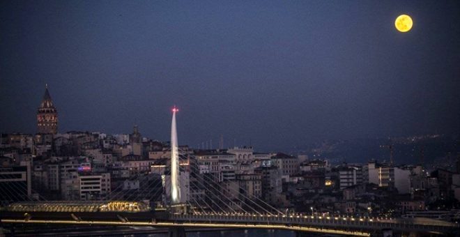 2020'nin son Süper Ay'ı muhteşem manzaralar oluşturdu
