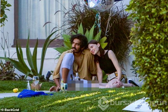 Doğum gününü sevgilisiyle parkta sarmaş dolaş kutladı!