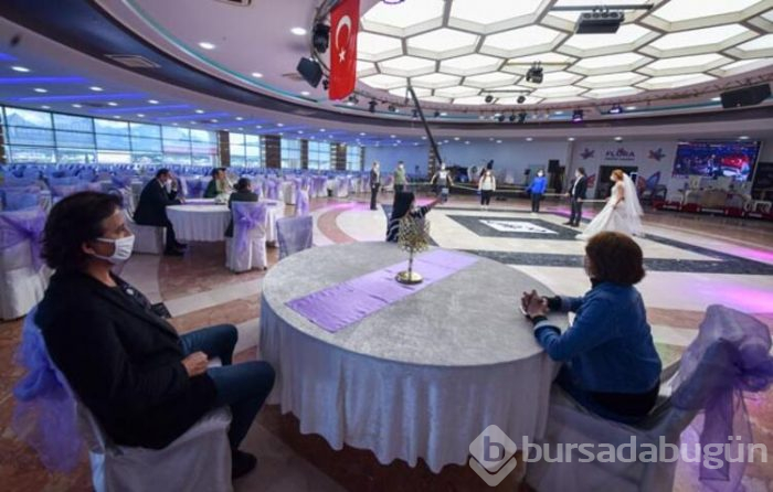 İşte koronavirüs halayı! 
