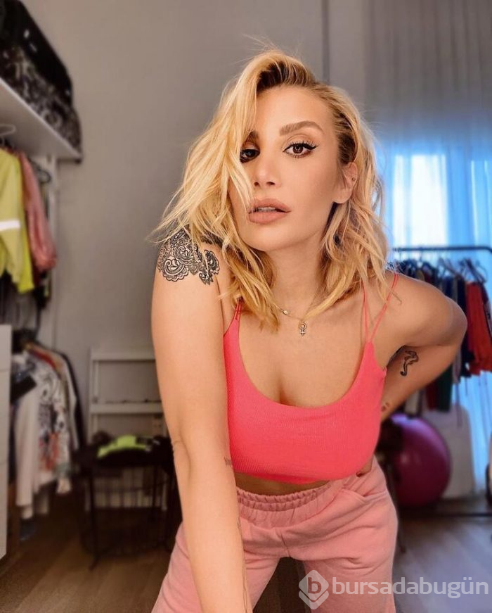 Demet Akalın: "'Adamlara bu kadar süslenseydin, kucağında bebeğin olurdu"