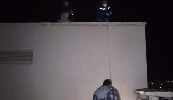 Teras katı bölen duvardan düşen Nazlı, ağır yaralandı