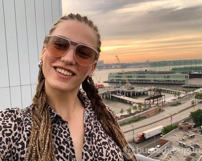 Serenay Sarıkaya  91 bin 441 lirayı tek kareye sığdırdı
