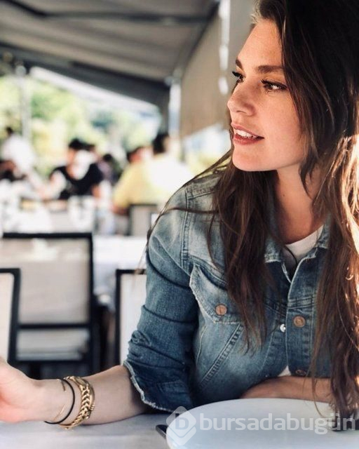 Aslı Enver yeni yaşını evde kutladı