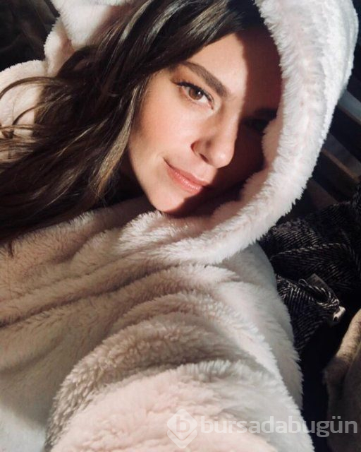 Aslı Enver yeni yaşını evde kutladı