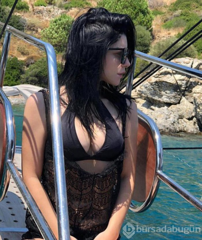 Merve Boluğur, Adriana Lima'yla verdiği pozu paylaştı