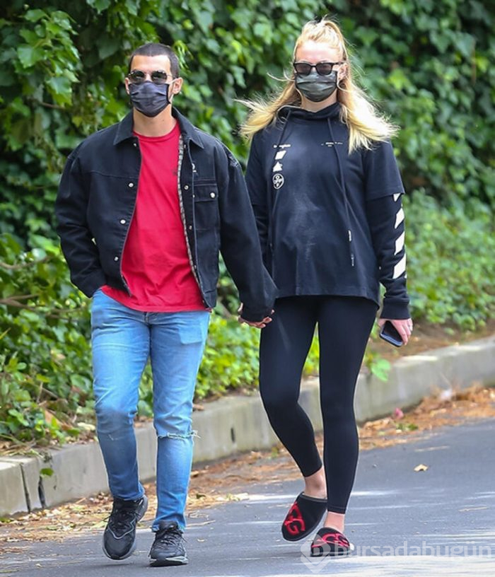 Sophie Turner'ın karnı iyice belirginleşti