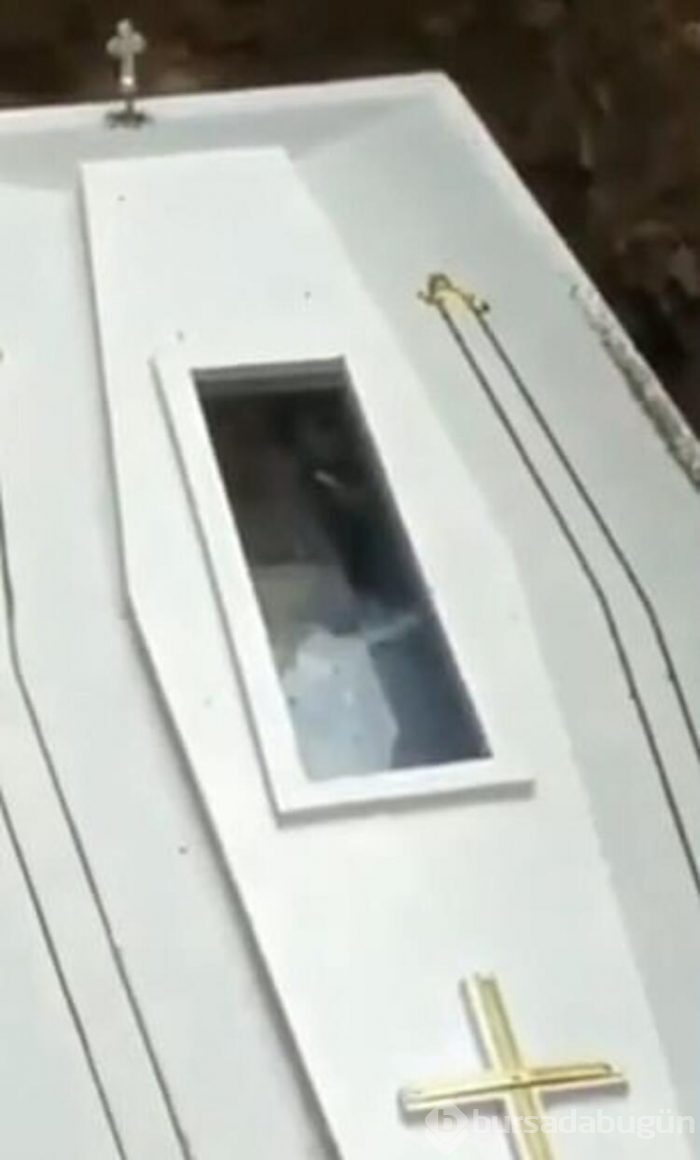 Cenazede akıl almaz olay! Ceset hareket etti