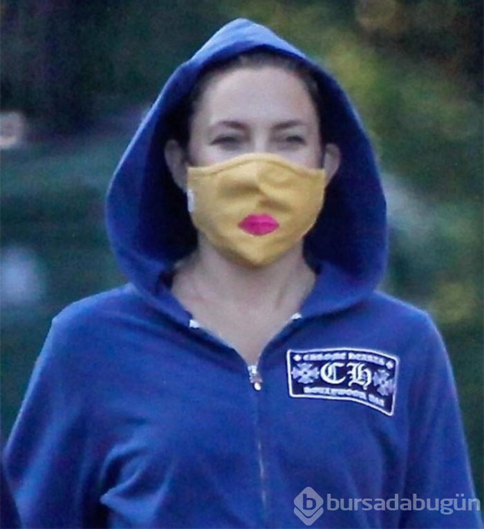 Kate Hudson'dan öpücüklü maske