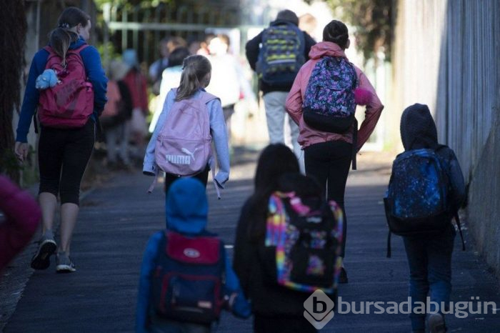 800 bin çocuk yeniden okullarına döndü