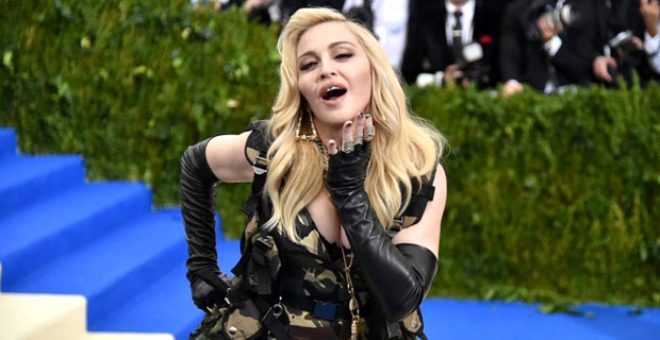61 yaşındaki Madonna kalçalarını paylaştı! 