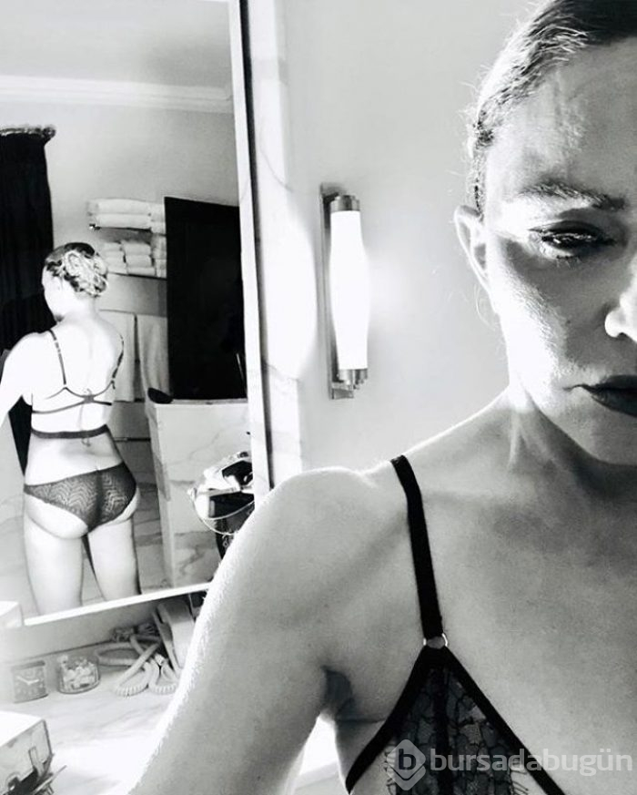 61 yaşındaki Madonna kalçalarını paylaştı! 