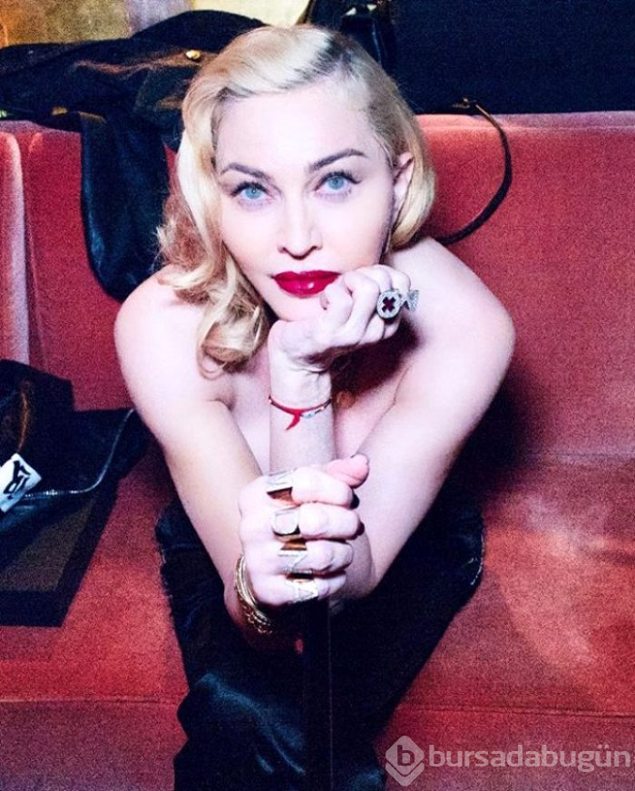 61 yaşındaki Madonna kalçalarını paylaştı! 