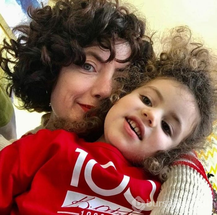 Akasya Asıltürkmen: "Toplum bir anneden daha çok şey bekliyor, bir babadan beklediğinden"