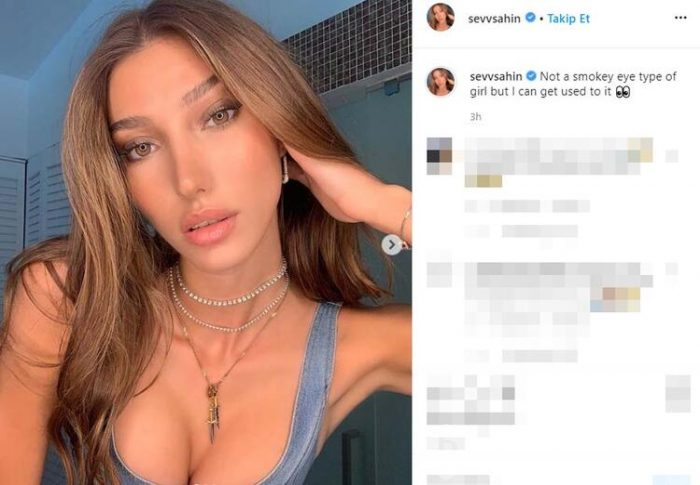 Güzel manken karantinada nefes egzersizi yapıyor