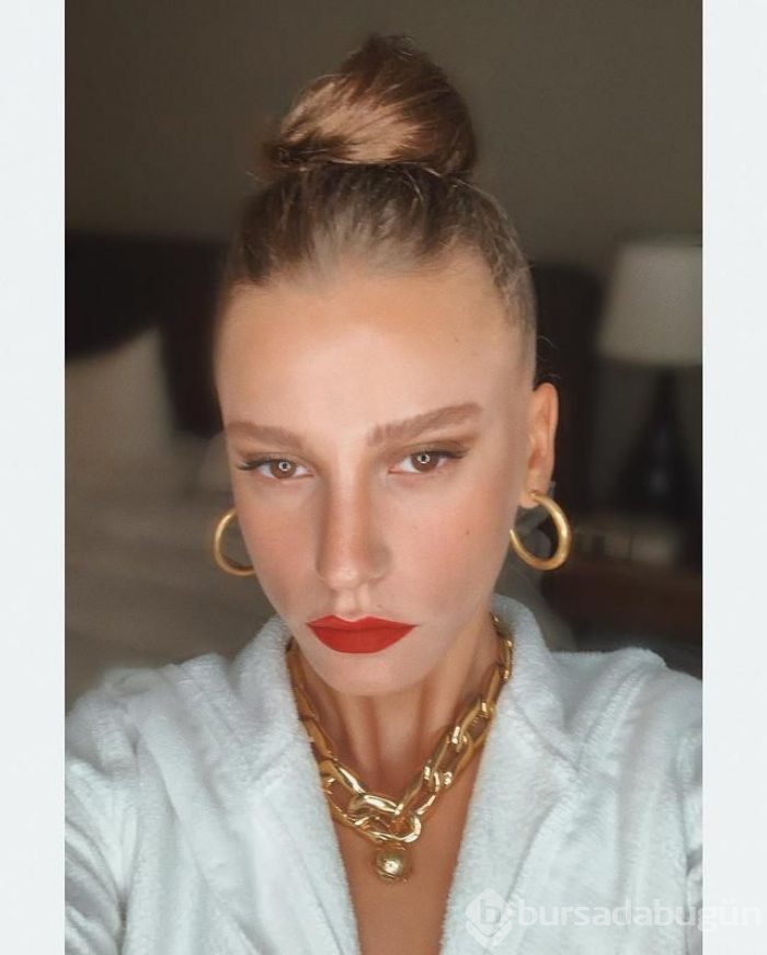 Serenay Sarıkaya Ankara Kedisi oldu