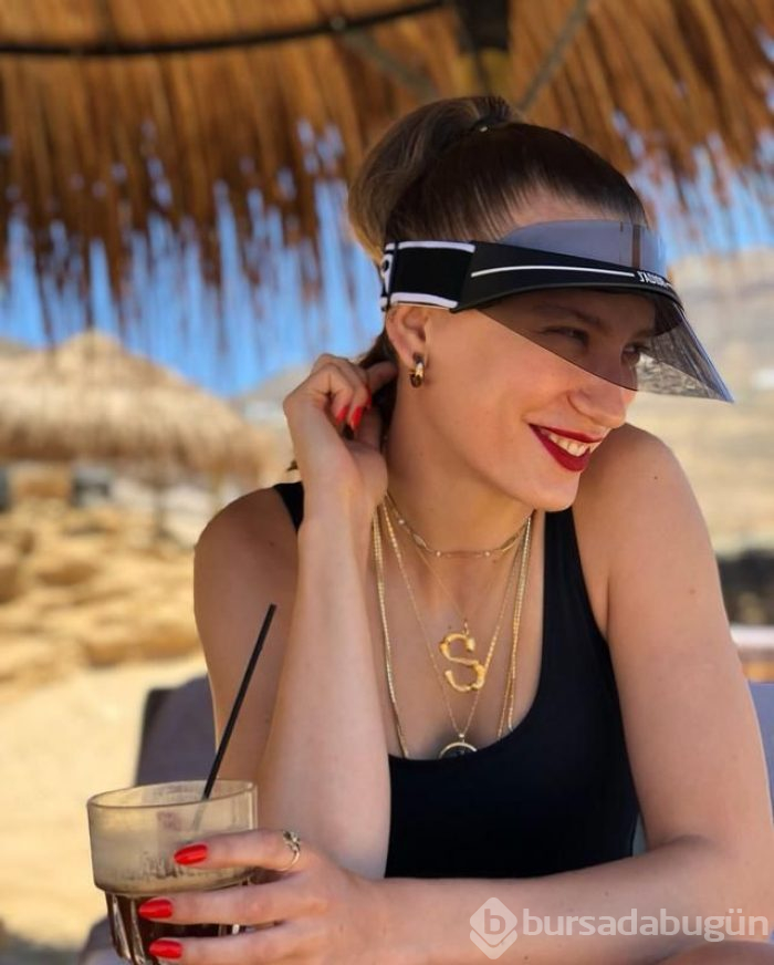 Serenay Sarıkaya Ankara Kedisi oldu