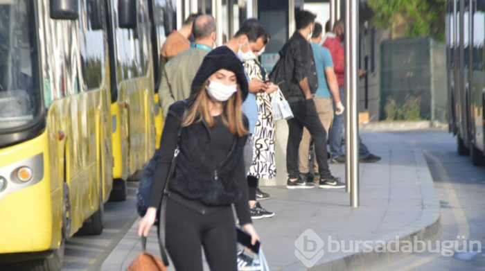 Sokağa çıkma kısıtlaması sona erdi, vatandaşlar yollara döküldü