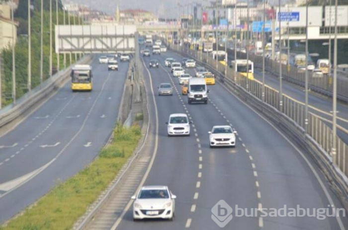 Sokağa çıkma kısıtlaması sona erdi, vatandaşlar yollara döküldü