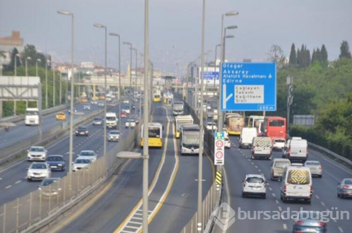 Sokağa çıkma kısıtlaması sona erdi, vatandaşlar yollara döküldü