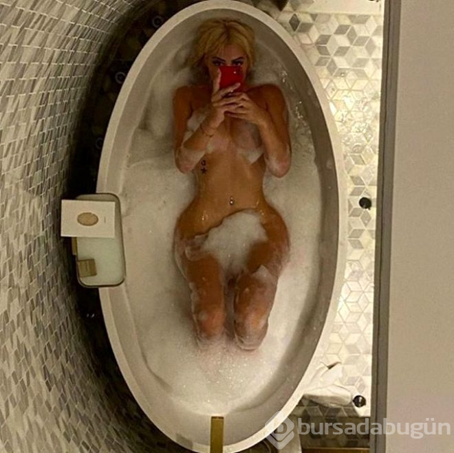 Chloe Ferry fit halini köpük banyosu pozuyla sergiledi
