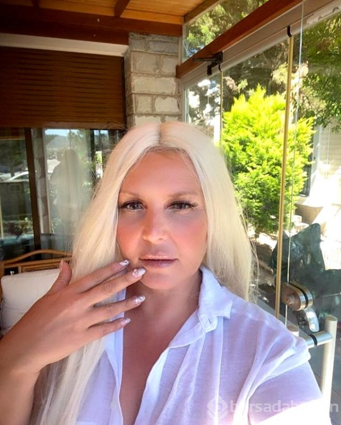 Sunucu Seda Akgül, fiziği hakkında yapılan kötü yorumlara isyan etti:  "Kalçamla mı meşhur oldum"