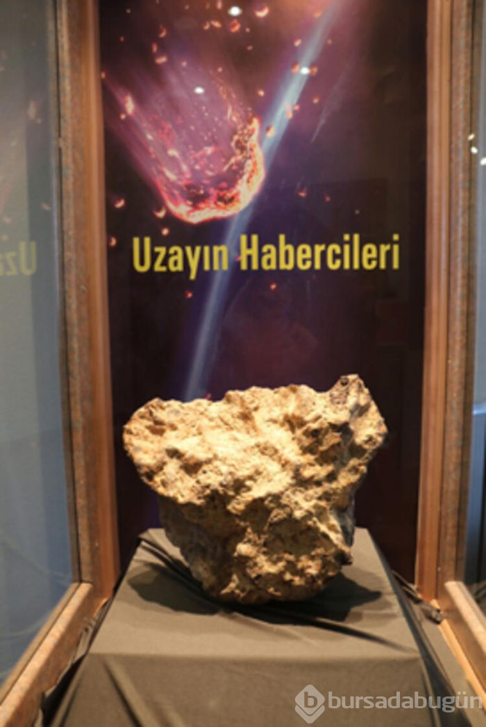 Çorum'da bir çiftçi tarlada bulduğu 'gök taşını' satıyor! 