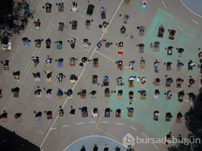 Bursa'da 74 gün sonra cuma namazı kılındı	