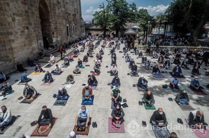 Bursa'da 74 gün sonra cuma namazı kılındı	