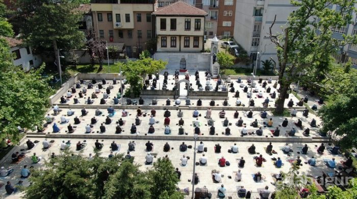 Bursa'da 74 gün sonra cuma namazı kılındı	