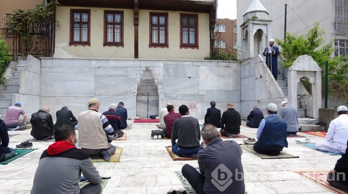 Bursa'da 74 gün sonra cuma namazı kılındı	