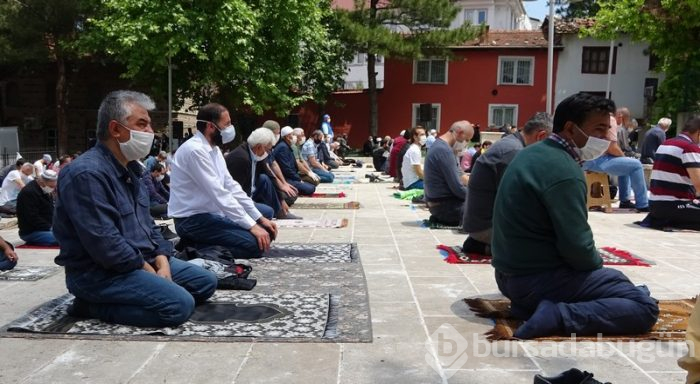 Bursa'da 74 gün sonra cuma namazı kılındı	