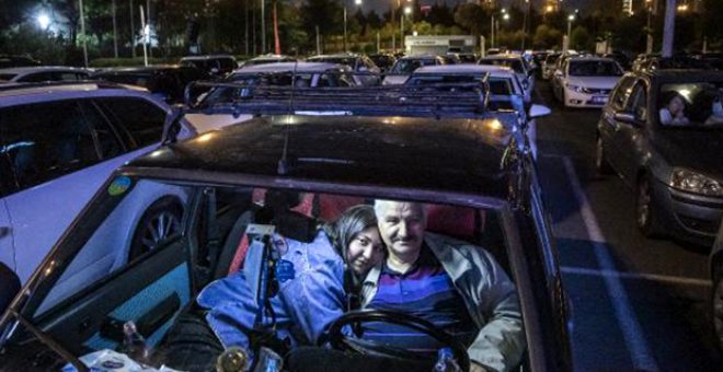 Karantinada bunalan İstanbullular, açık hava sinemasında buluştu