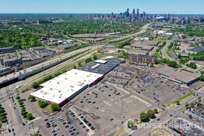 Amerika'da Minneapolis harabeye döndü