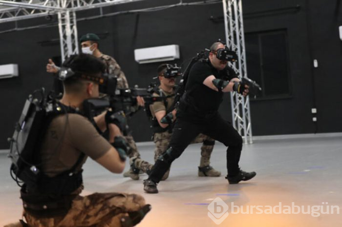 Bakan Varank, sanal operasyona katıldı