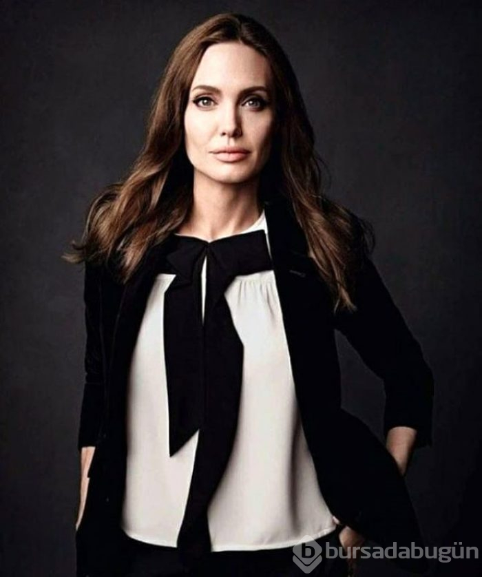 Dünyanın en güzel kadınlarından olan Angelina Jolie yıllara meydan okuyor