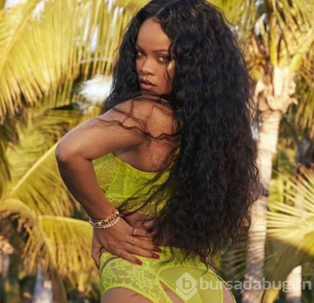 Rihanna'dan cesur pozlar!