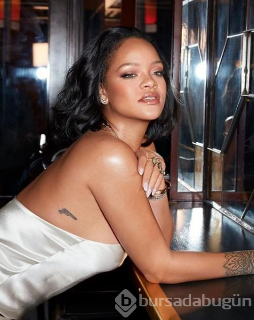 Rihanna'dan cesur pozlar!