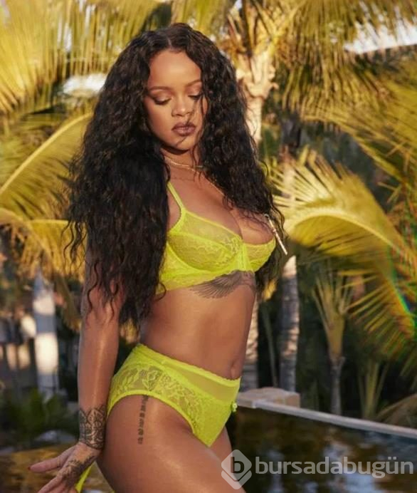 Rihanna'dan cesur pozlar!