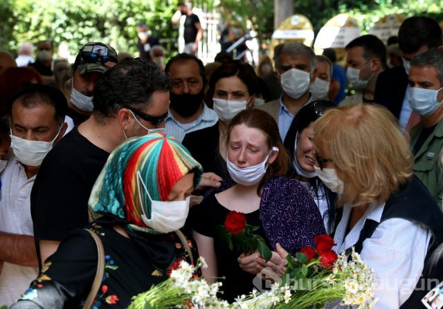 Oyuncu Ayşegül Atik son yolculuğuna uğurlandı