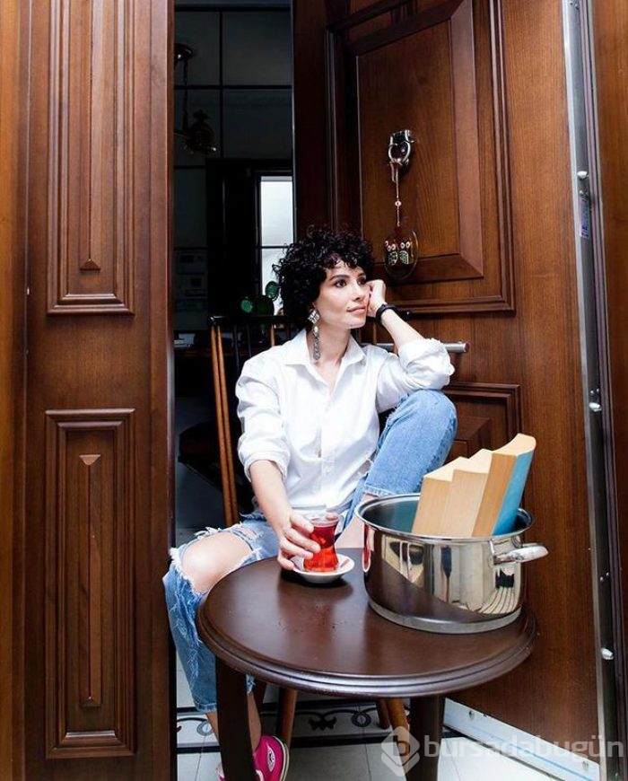 Ünlülerin kapı önü pozları