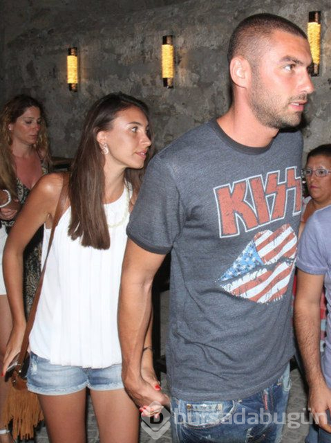 Burak Yılmaz ile İstem Atilla'dan mutlu aile pozu
