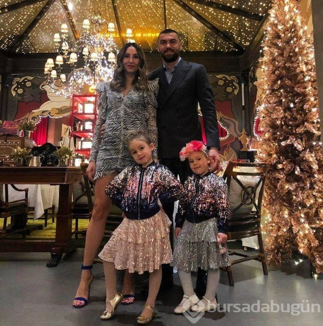 Burak Yılmaz ile İstem Atilla'dan mutlu aile pozu
