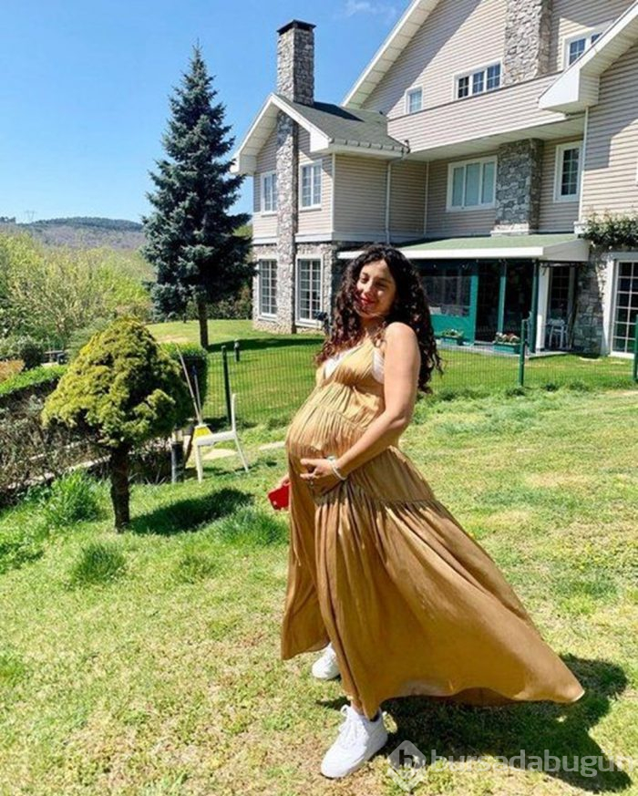 Cansu Tosun'dan yeni hamilelik pozları