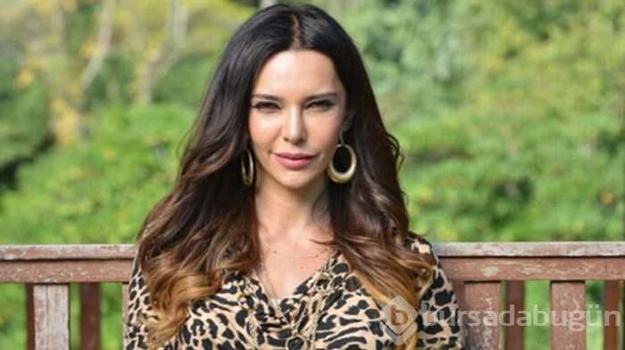 Hande Ataizi, gelinlik modelinde sevgilisi ile takipçilerinin arasında kaldı