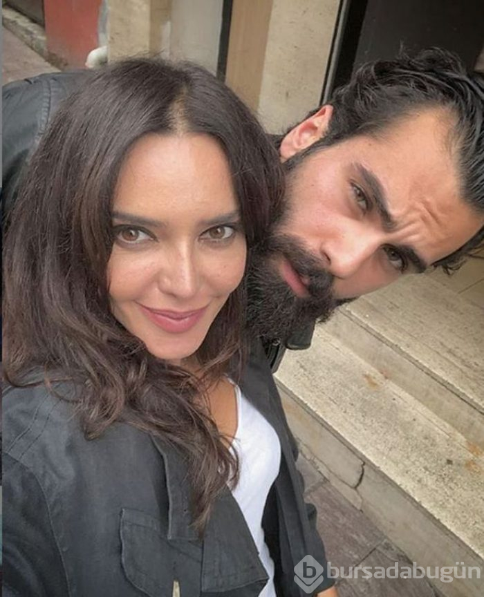 Hande Ataizi, gelinlik modelinde sevgilisi ile takipçilerinin arasında kaldı
