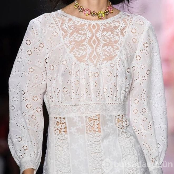 Hande Ataizi, gelinlik modelinde sevgilisi ile takipçilerinin arasında kaldı