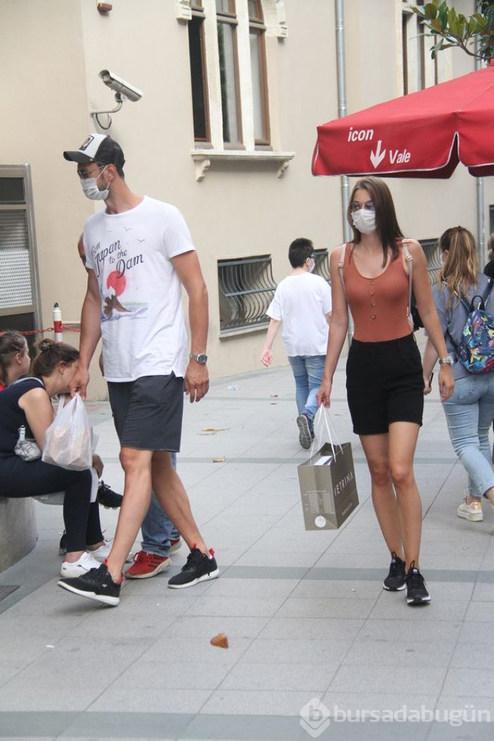 Semih Erden sevgilisi Moni Petkovic ile görüntülendi
