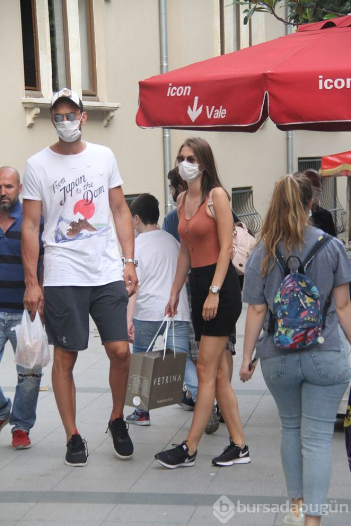 Semih Erden sevgilisi Moni Petkovic ile görüntülendi
