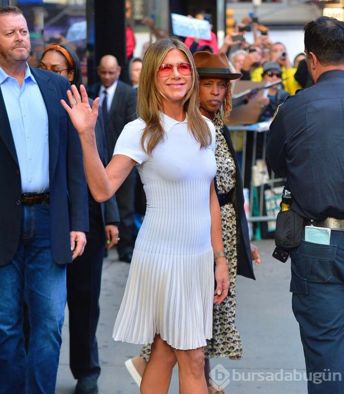 Jennifer Aniston 20 yaş genç göstermesinin sırrı
