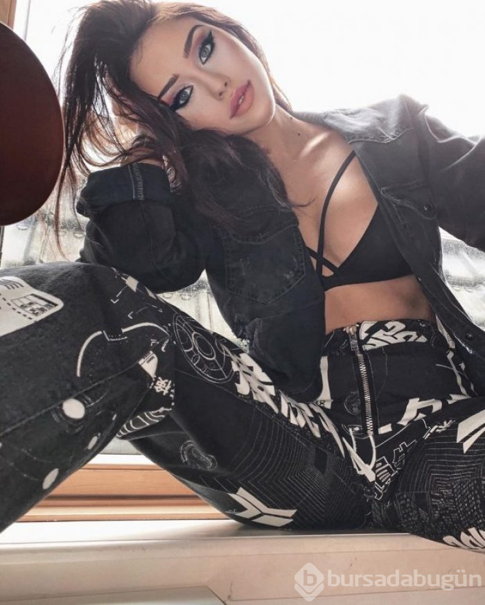Zeynep Alkan mini şortlu pozu ile sosyal medyayı salladı